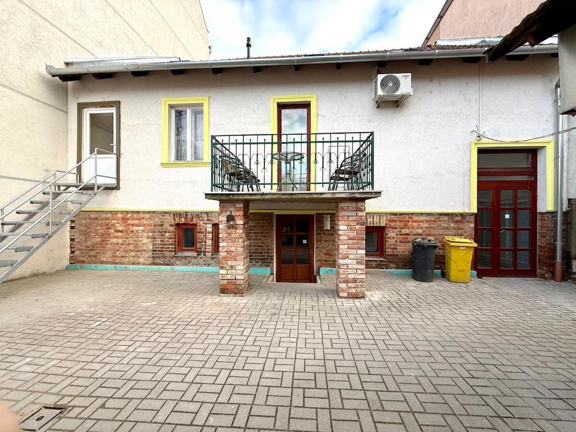 Hotel Kuriozum Vendeghaz Segedyn Zewnętrze zdjęcie